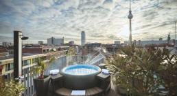 View of the hot tub at the rooftop bar of The Weinmeister Hotel Berlin-Mitte